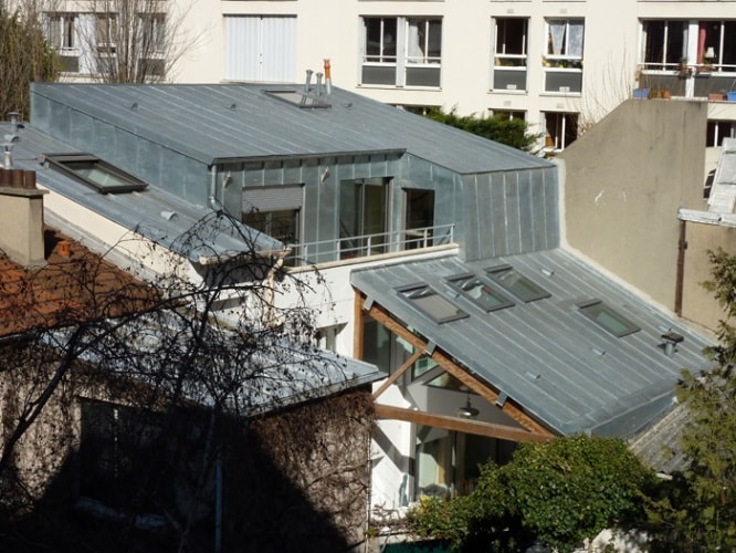 Surélévation d&rsquo;une maison de ville à Paris : esprit loft pour cette surélévation en zinc