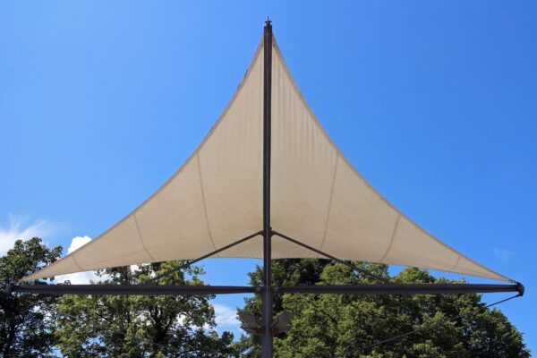 Quels matériaux pour un voile d’ombrage durable ?