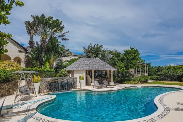 Quelle est la meilleure forme de piscine pour un petit jardin ?